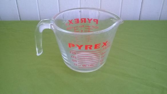Pyrex 1 cup measuring cup